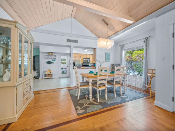 Three Bedroom Lido Key Vacation Home Sleeps Eight Guests